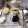 Zutaten für Bratwurst, Gewürze und Fleisch bei Metzgerei Meyer.